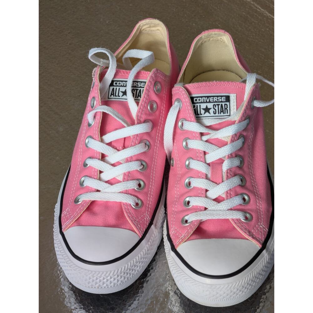 Size 10.5- Converse Chuck Taylor All Star Low Hyper Pink